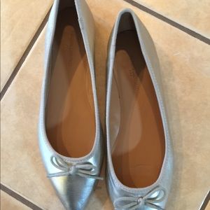 Banana Republic silver bow, pointy toe, flats